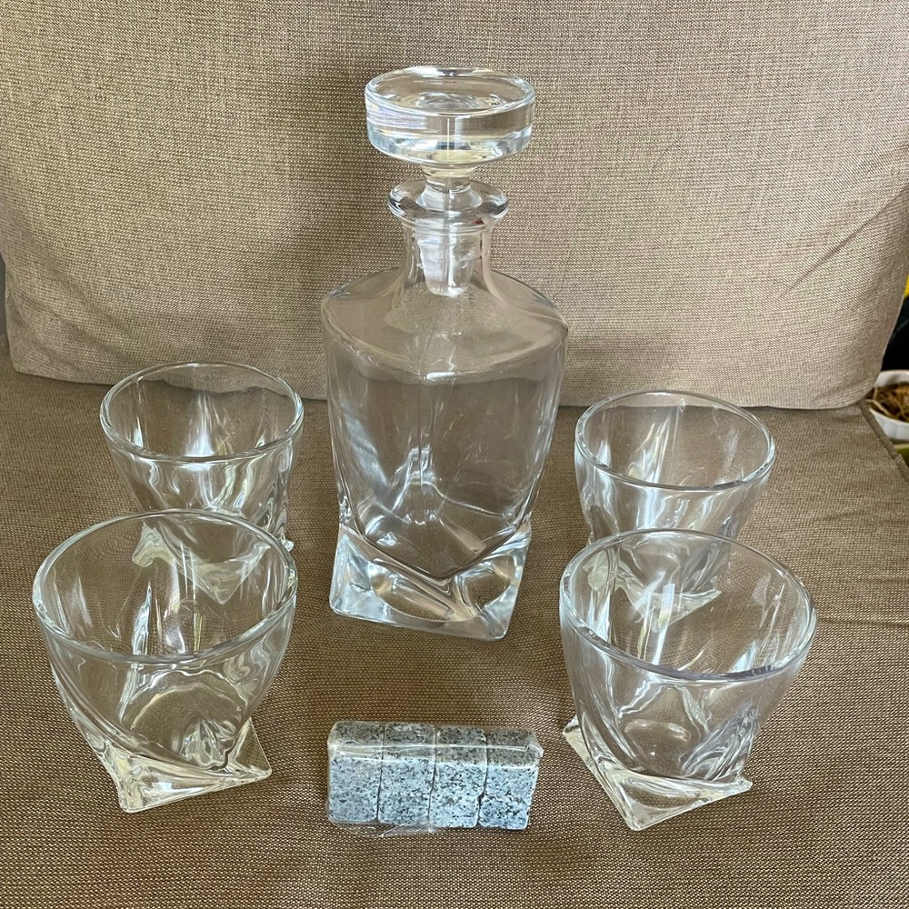Things Remembered Crystal decanter Drinkware Set with Geometric Design
